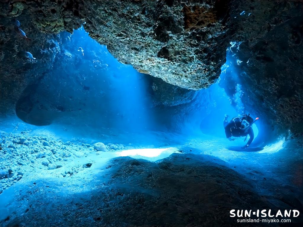 下地島ダイビングスポット『ムーンライトホール』