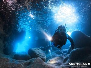 伊良部島ダイビングスポット「青の洞窟」