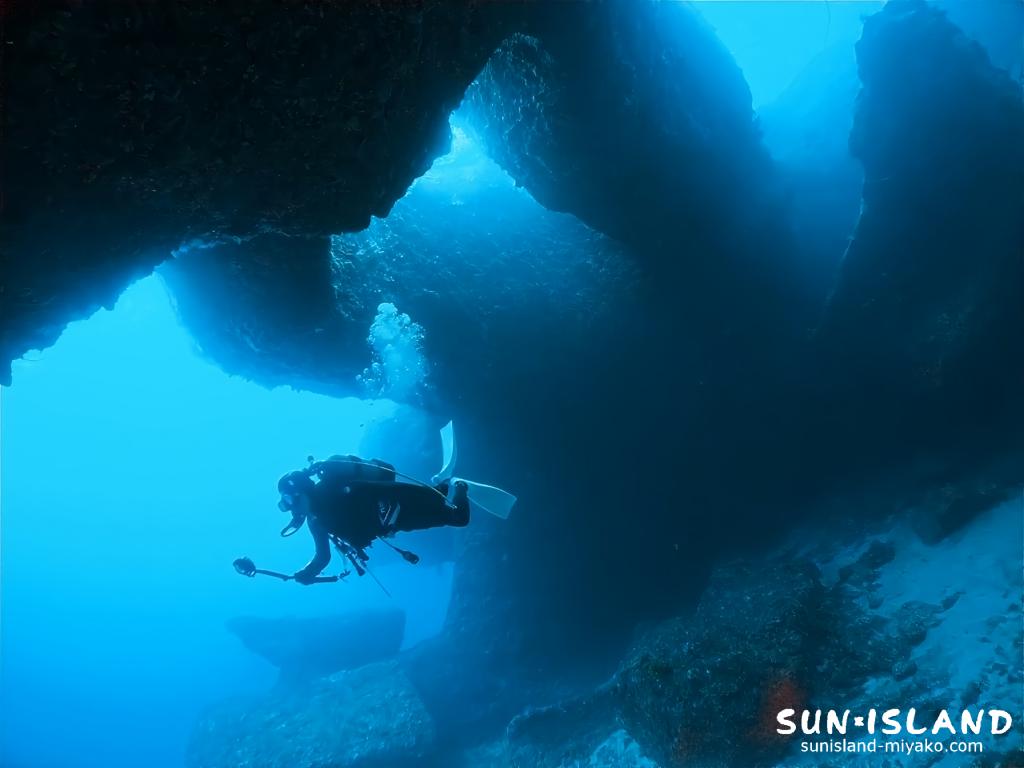 穴の造形美が素晴らしい『L字アーチ』