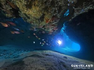 下地島ダイビングスポット『ムーンライトホール』