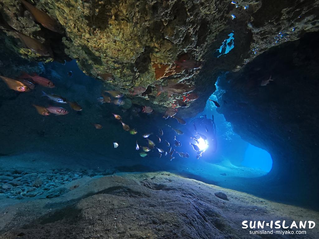 下地島ダイビングスポット『ムーンライトホール』