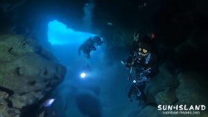 スネークホール