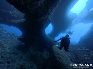 宮古島 ダイビング アントニガウディの5つの穴が重なる地形の神秘