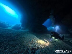 宮古島ダイビング マリンレイク 汽水域 縦穴 地形