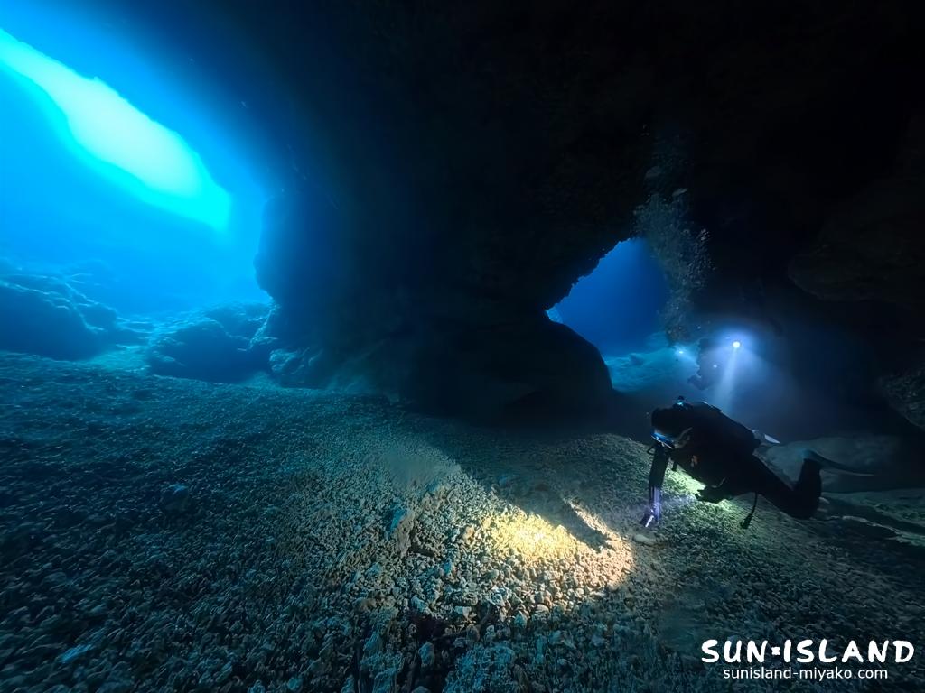 宮古島ダイビング マリンレイク 汽水域 縦穴 地形