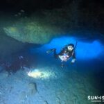 宮古島ダイビング 35ホール 洞窟内部 水中ライト 地形