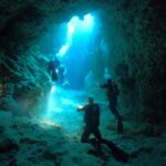 宮古島ダイビング 魔王の宮殿 縦穴 光 下地島 GW 地形